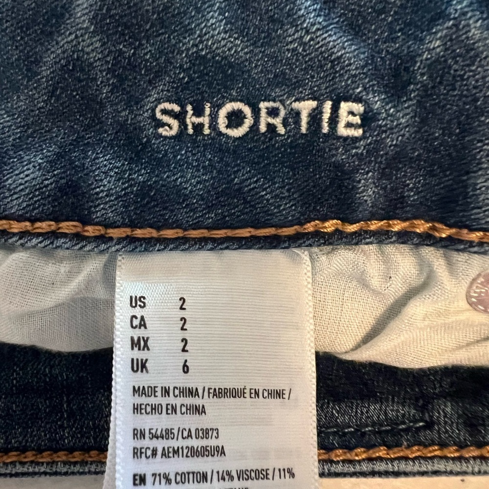 AEO Live Your Life Denim X Shortie Distressed Mid Rise (7”) Blue Jean Size 2. - Picture 9 of 13